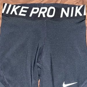 Nike pro leggings size medium